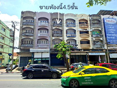 อาคารพาณิชย์ กรุงเทพมหานคร : ขาย อาคารพาณิชย์ ตึกแถว 4.5 ชั้น  ติดถนนใหญ่ลาดพร้าววังหิน ใกล้ห้างเพียง 50 เมตร 