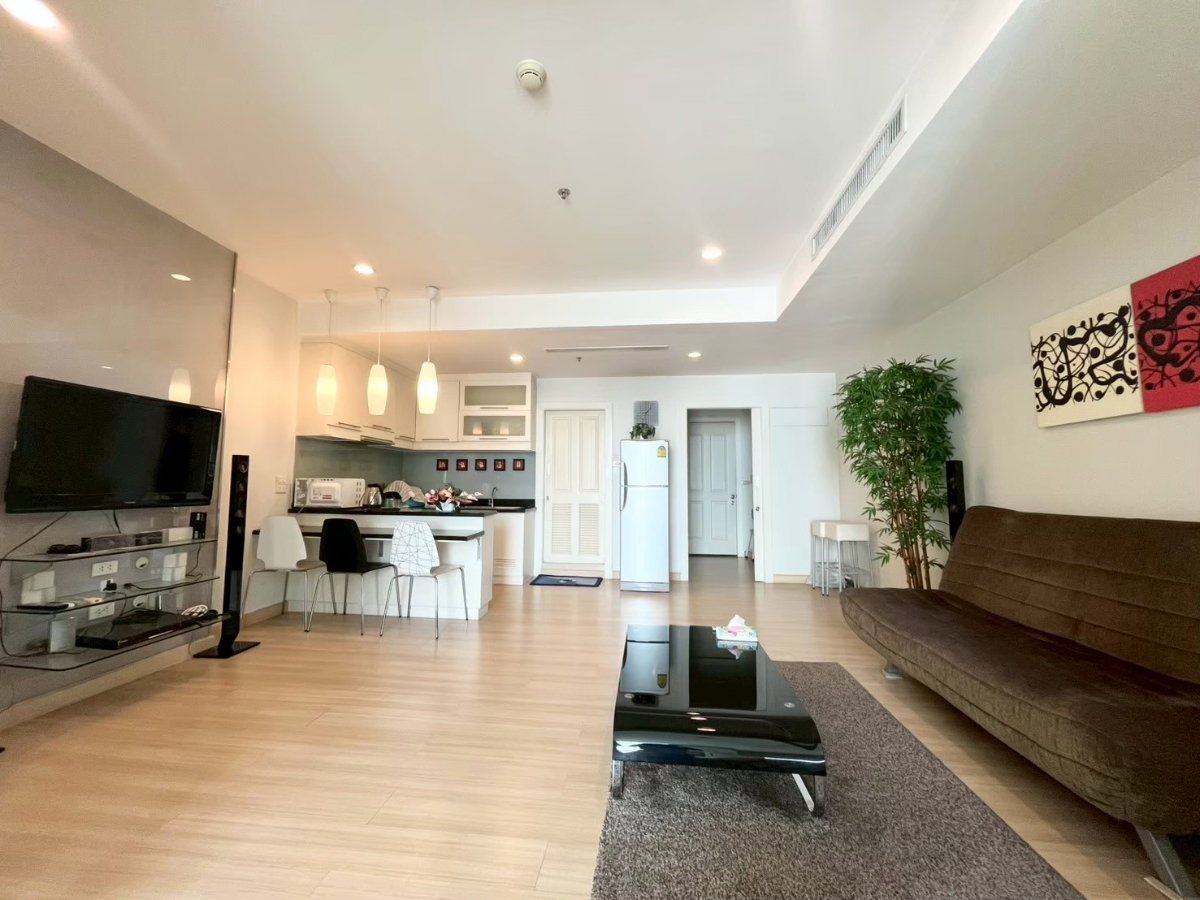 picture Rare High-Floor Riverfront Gem! Massive 60.2 sqm Studio at Baan Sathorn Chaopraya (30th Fl.) – Special Offer! - 1/12
