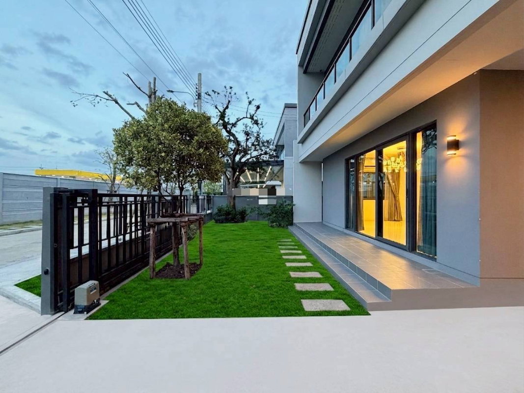 รูป ขายบ้านเดี่ยวหมู่บ้านเซนโทร  รามอินทรา จตุโชติ2  80.8 ตรว พื้นที่ใช้สอย 289 ตรม 4 ห้องนอน 5 ห้องน้ำ  บ้านสวยและราคาคุยกันได้ - รูปที่ 3/33