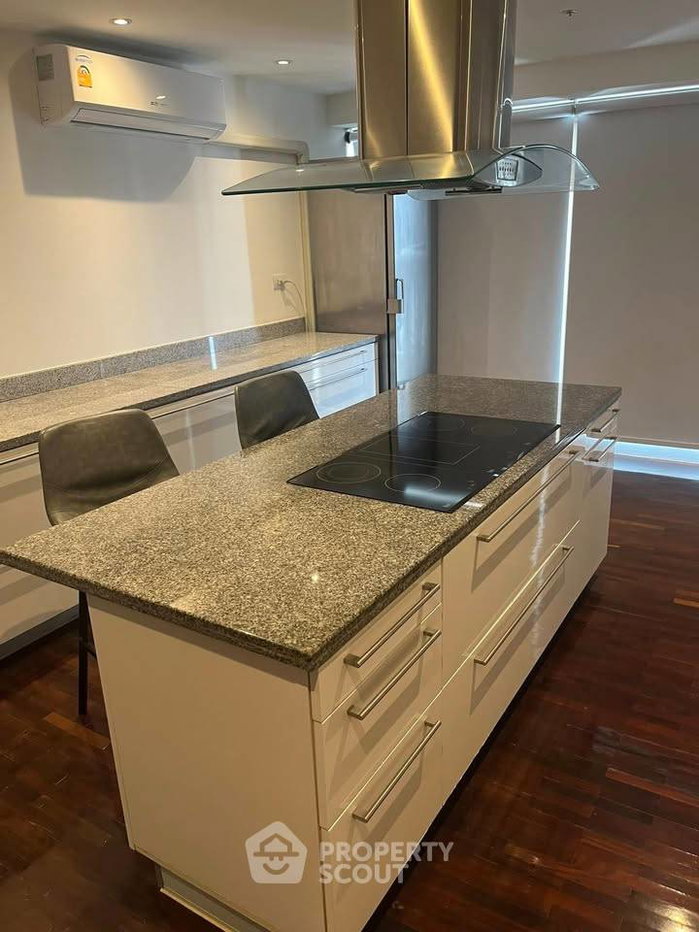 picture 2-BR Condo at Nusa State Tower Condominium near BTS Saphan Taksin (ID 3113219) - 25/27