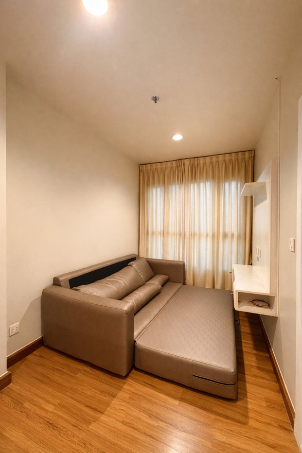 picture BTS Ari 1.4 km. Shuttle service Condo The Crest Phahonyothin 11 ( Rental ) Price 20,000 Baht - 1/20