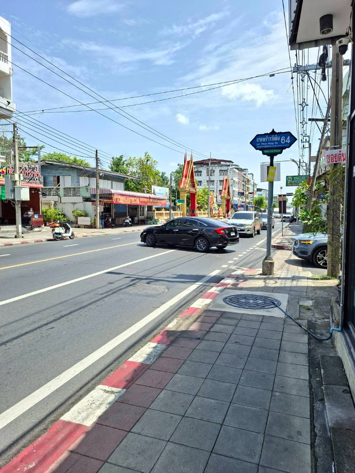 รูป ขาย อาคารพาณิชย์ ตึกแถว 4.5 ชั้น  ติดถนนใหญ่ลาดพร้าววังหิน ใกล้ห้างเพียง 50 เมตร  - รูปที่ 8/9