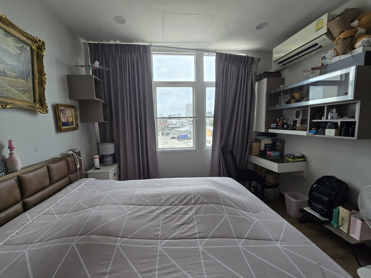 picture Beautiful Corner Townhouse Near BTS Udomsuk 4 Bed 5 Bath - 8/14