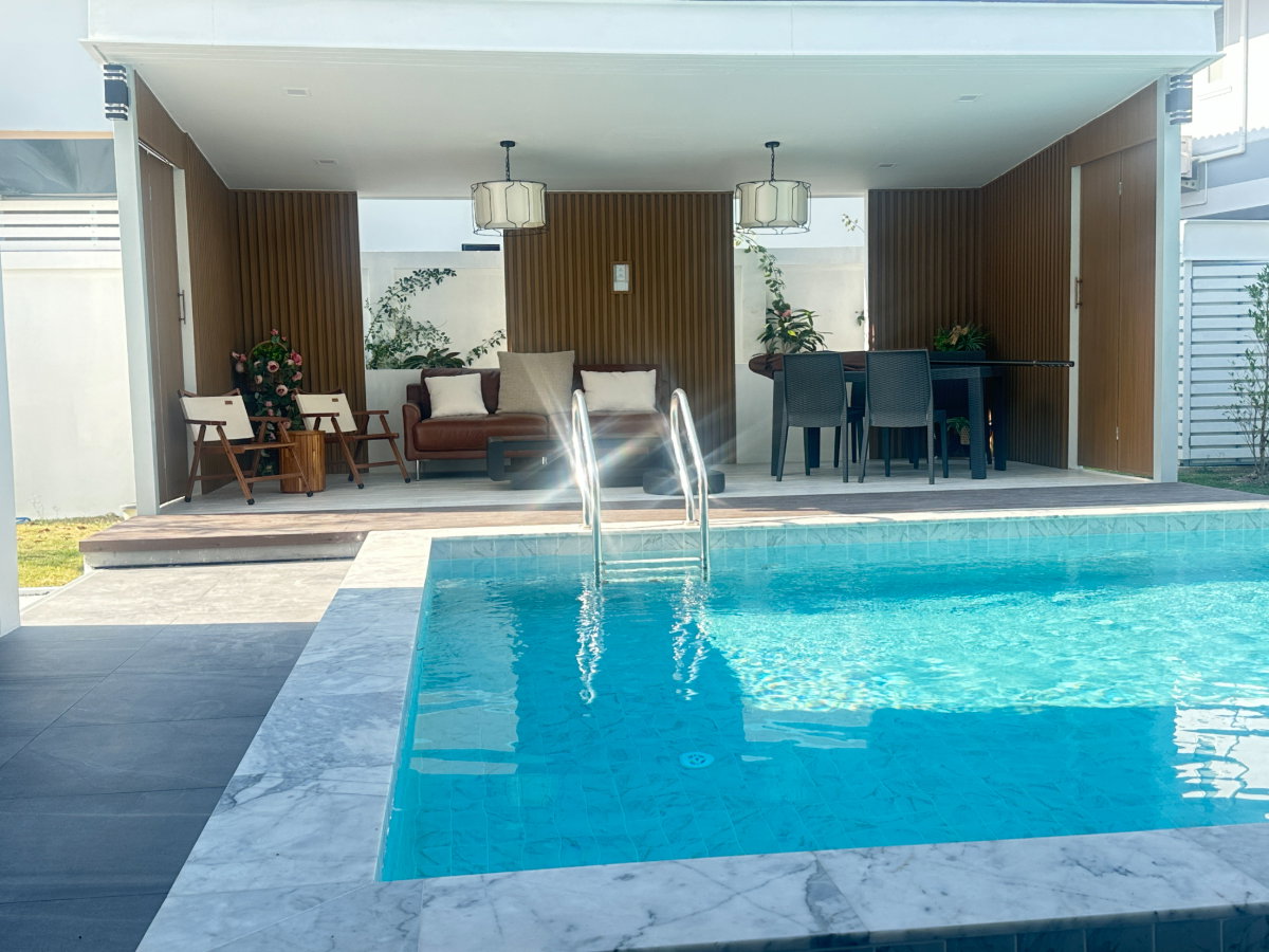 รูป 🏊♂️✨ ให้เช่า Luxury Pool Villa ในโครงการ พร้อมสระว่ายน้ำส่วนตัว ใกล้โรงเรียนนานาชาติ เพียง 150,000 บาท/เดือน ✨🏡 #A8-V0057 - รูปที่ 3/26