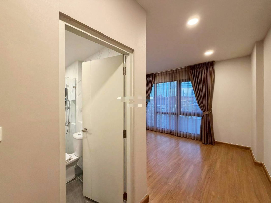 รูป ขายบ้านเดี่ยวหมู่บ้านเซนโทร  รามอินทรา จตุโชติ2  80.8 ตรว พื้นที่ใช้สอย 289 ตรม 4 ห้องนอน 5 ห้องน้ำ  บ้านสวยและราคาคุยกันได้ - รูปที่ 18/33