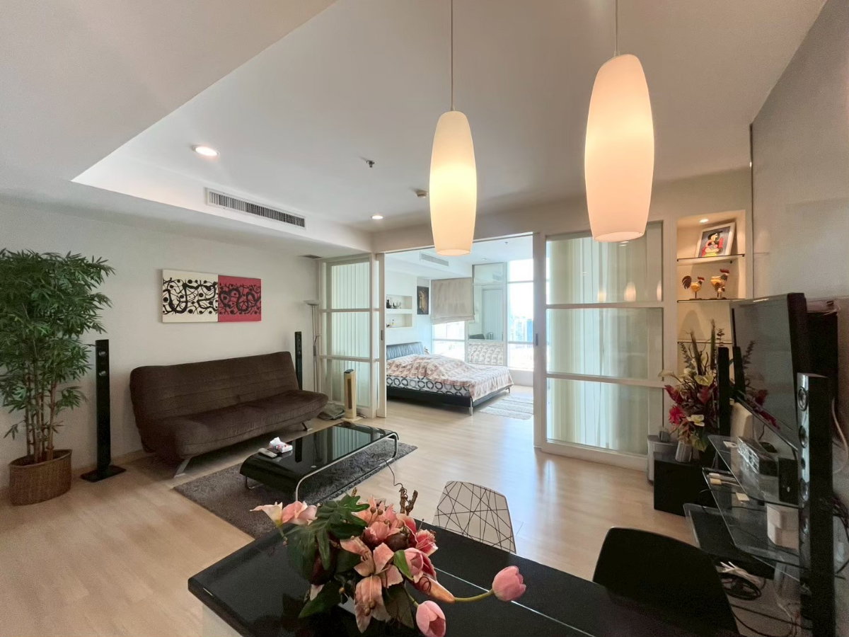 picture Rare High-Floor Riverfront Gem! Massive 60.2 sqm Studio at Baan Sathorn Chaopraya (30th Fl.) – Special Offer! - 3/12