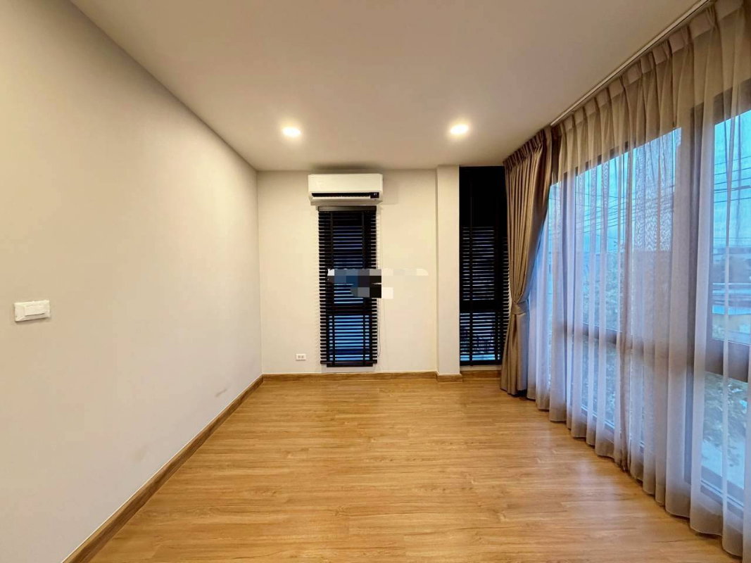 รูป ขายบ้านเดี่ยวหมู่บ้านเซนโทร  รามอินทรา จตุโชติ2  80.8 ตรว พื้นที่ใช้สอย 289 ตรม 4 ห้องนอน 5 ห้องน้ำ  บ้านสวยและราคาคุยกันได้ - รูปที่ 22/33