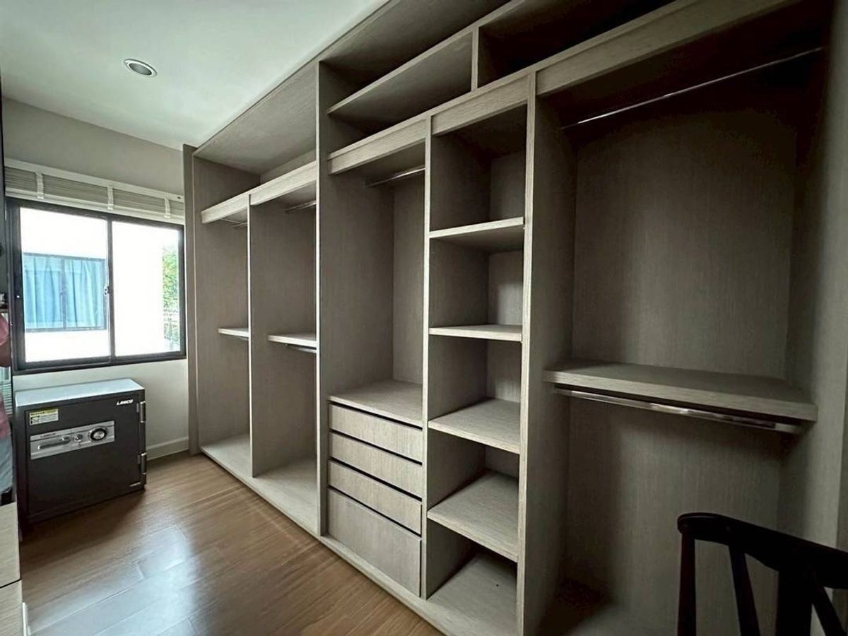 รูป 🏡✨ ให้เช่าบ้านเดี่ยวหรู 3 ชั้น พร้อมเข้าอยู่ – หมู่บ้านลุมพินี สวนหลวง ร.9 ✨ ทำเลศักยภาพย่านศรีนครินทร์ ใกล้ห้างสรรพสินค้า และสิ่งอำนวยความสะดวก - รูปที่ 11/18
