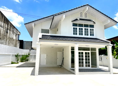 บ้านเดี่ยว คริสตัล ดีไซน์ เซ็นเตอร์ : [ขาย] บ้านเดี่ยวแปลงใหญ่ 107 ตร.ว. ทำเลลาดพร้าว 87 - เลียบด่วนเอกมัย-รามอินทรา (โครงสร้างแข็งแรงโดย SEACON / ใกล้รถไฟฟ้าสายสีเหลือง)