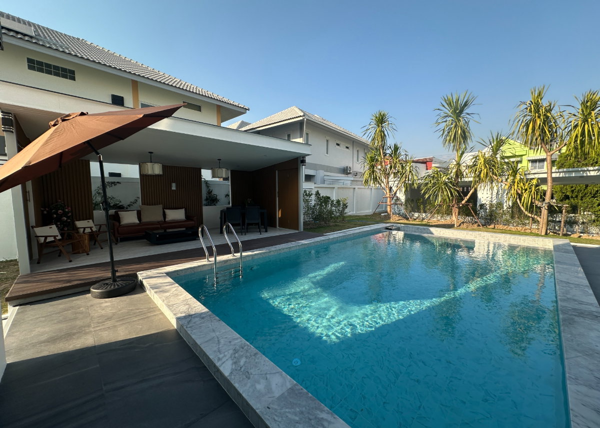 รูป 🏊♂️✨ ให้เช่า Luxury Pool Villa ในโครงการ พร้อมสระว่ายน้ำส่วนตัว ใกล้โรงเรียนนานาชาติ เพียง 150,000 บาท/เดือน ✨🏡 #A8-V0057 - รูปที่ 2/26