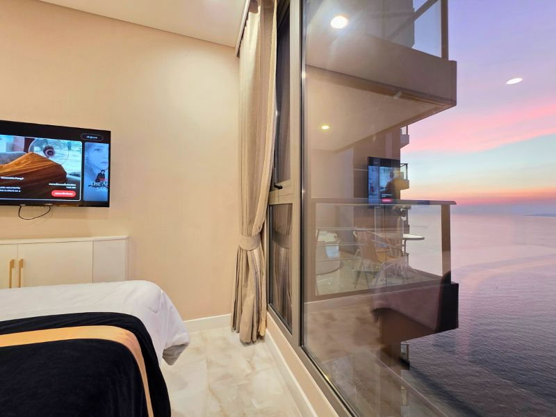 picture For Rent : Beachfront Condo 1Bed + Jacuzzi - 3/31