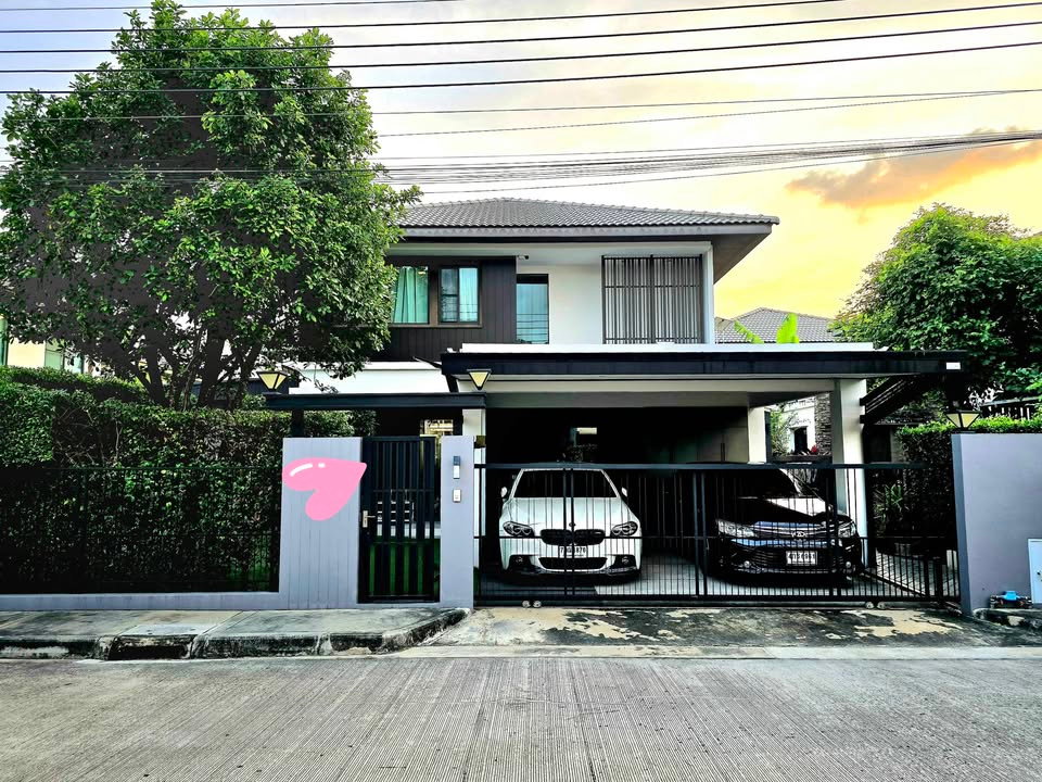 ให้เช่า บ้านเดี่ยว Mantana 1 บางนา กม.7 พร้อมอยู่ ใกล้ Mega Bangna เพียง 900 เมตร พร้อม Jacuzzi และพื้นที่ Outdoor ขนาดใหญ่