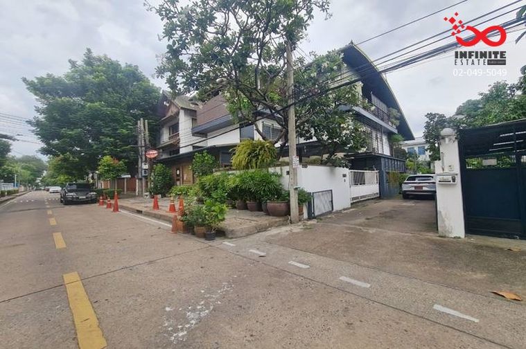 Land for sale, 82 sq wah, Dusit