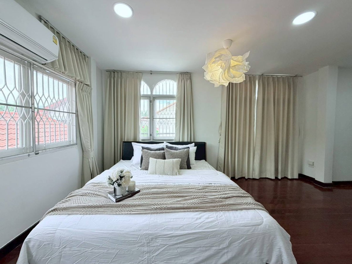 รูป ให้เช่าบ้านเดี่ยว ใจกลางห้วยขวาง 6bed ใกล้MRTห้วยขวาง เพียง 1กม. - รูปที่ 26/27