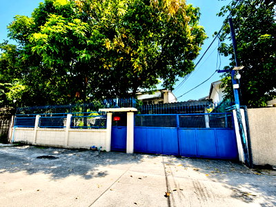 Houses for sale Watthana : Prime Residential Land for Sale with Existing House | Sukhumvit 71 (Pridi Banomyong 26) | 103 Sq.wah | Ideal for a Luxury Home Rare Land 