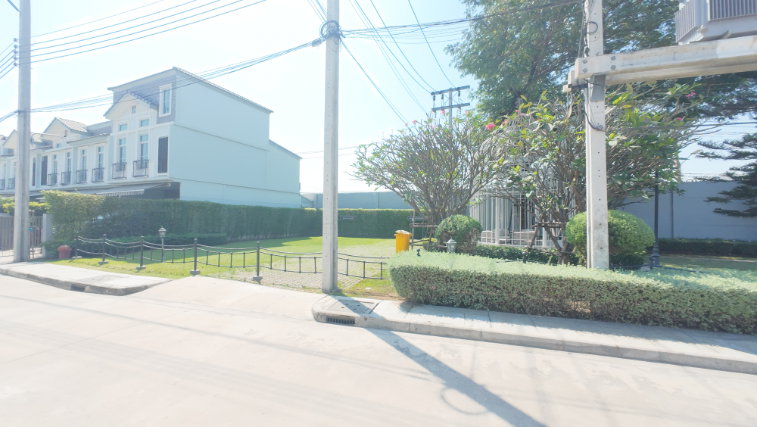 รูป บ้านหลังมุมแบบนี้... ในโครงการอินดี้ 4 เมกะบางนา มีเข้าตลาดไม่บ่อย! พร้อมเฟอร์นิเจอร์ หันหน้าทิศใต้ อยู่สบาย ซื้อแล้วเข้าอยู่ได้ทันที  - รูปที่ 7/27