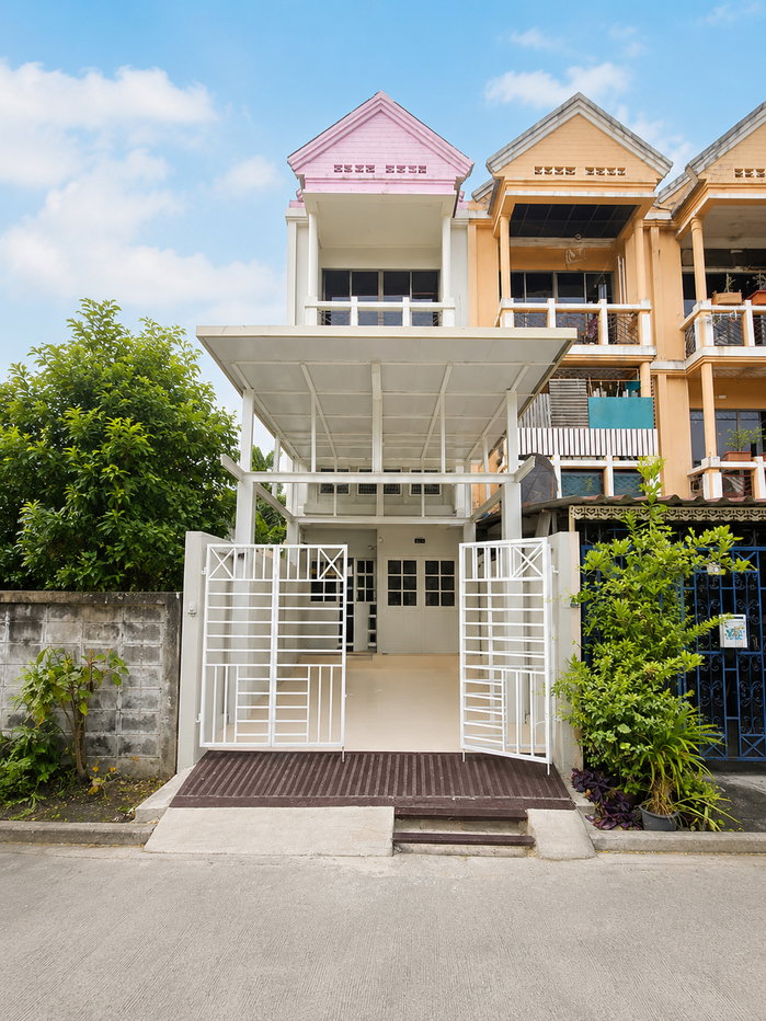 รูป 🏡✨ ขายทาวน์เฮ้าส์ 3 ชั้น รีโนเวทใหม่ทั้งหลัง | ใกล้ BTS พหลโยธิน 59 เพียง 300 เมตร 🚆 - รูปที่ 1/9