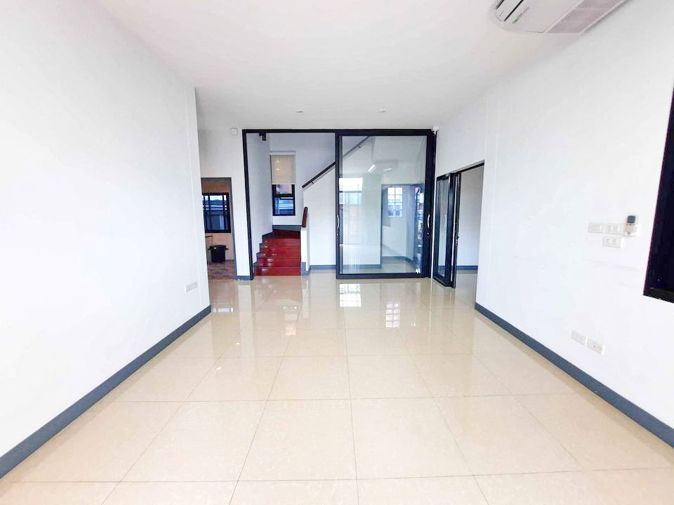 picture HK0094, Home Office for rent 5 Br, Ratchada-Sutthisan. - 19/20