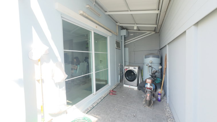 รูป บ้านหลังมุมแบบนี้... ในโครงการอินดี้ 4 เมกะบางนา มีเข้าตลาดไม่บ่อย! พร้อมเฟอร์นิเจอร์ หันหน้าทิศใต้ อยู่สบาย ซื้อแล้วเข้าอยู่ได้ทันที  - รูปที่ 13/27