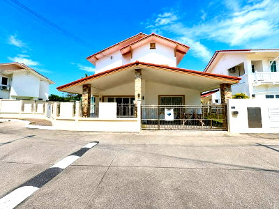 เช่าบ้านเดี่ยว ชลบุรี : ให้เช่า บ้านฟ้าริมหาด ใกล้หาดจอมเทียน!!!  4 ห้องนอน 4 ห้องน้ำ