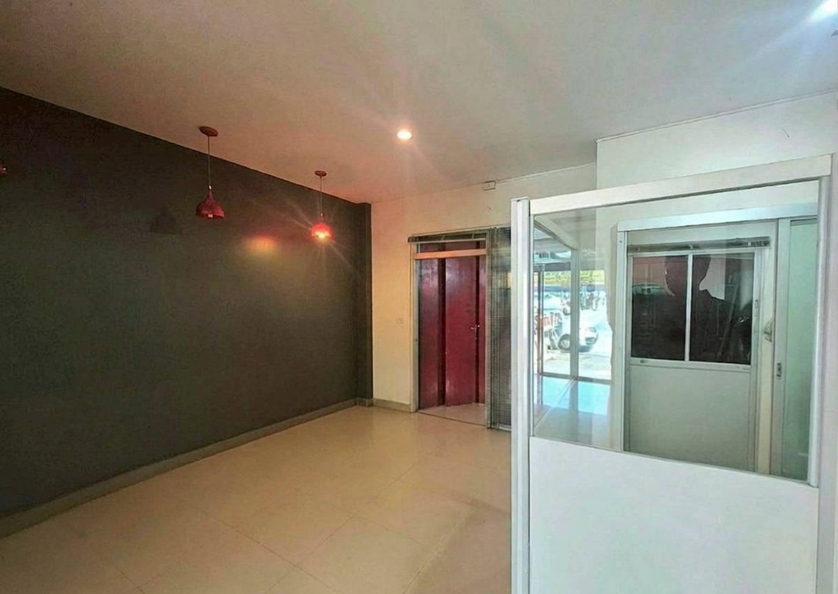 รูป ขายบ้านกลางเมือง เดอะรอยัล โมนาโค ซ.ศรีนครินทร์ 24 ใกล้แยกพัฒนาการ 3 ชั้นหลังมุม ทำเลดี - รูปที่ 19/19