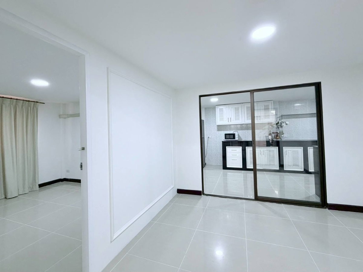รูป ให้เช่าบ้านเดี่ยว ใจกลางห้วยขวาง 6bed ใกล้MRTห้วยขวาง เพียง 1กม. - รูปที่ 13/27