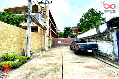 สำนักงาน กรุงเทพมหานคร : ขายอาคารสำนักงาน ที่ดิน 562 ตร.ว.พร้อมบ้านเดี่ยว ซอยปุณณวิถี 34 สุขุมวิท 101 ใกล้ BTS