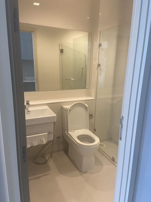 picture For rent life one wireless 40th floor - 8/9