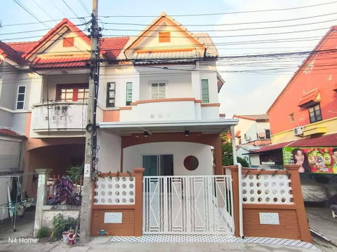 Selling a townhouse in Sweet Home Park Village, 19.5 sq.w., 3 bedrooms, 2 bathrooms, renovated and ready to move in