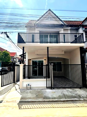 ทาวน์โฮม นนทบุรี : ขายบ้านทาวน์เฮาส์ หมู่บ้านสวีทโฮมปาร์ค พื้นที่ 19.5 ตร.ว 3 นอน 2 น้ำ รีโนเวทพร้อมอยู่