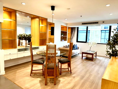 Condos for rent : BTS Ratchadamri 300m. BTS Chidlom 350m. Condo The Royal Place 1 for rent, 2 bedrooms, 2 bathrooms, Amarin Plaza, size 84 sq m., 17th floor, corner
