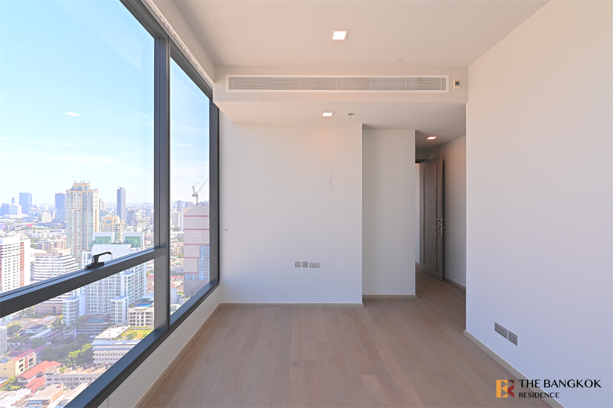 picture Luxury Condo at Special Price Celes Asoke near BTS Asok - 1/10
