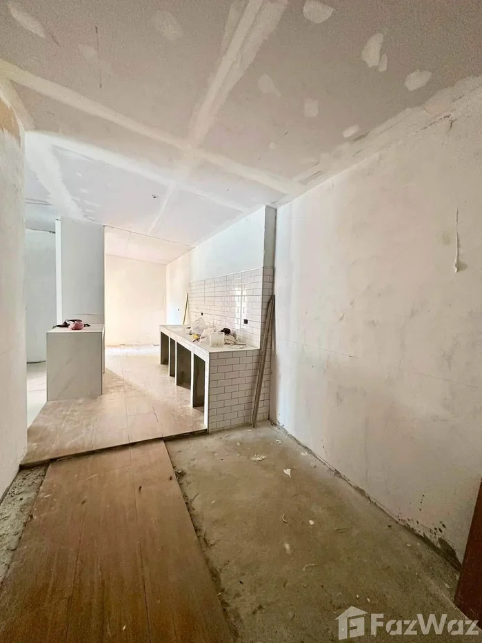 picture 🔥 Fully Renovated Corner Townhouse with Side Garden 6608315 - 6/7
