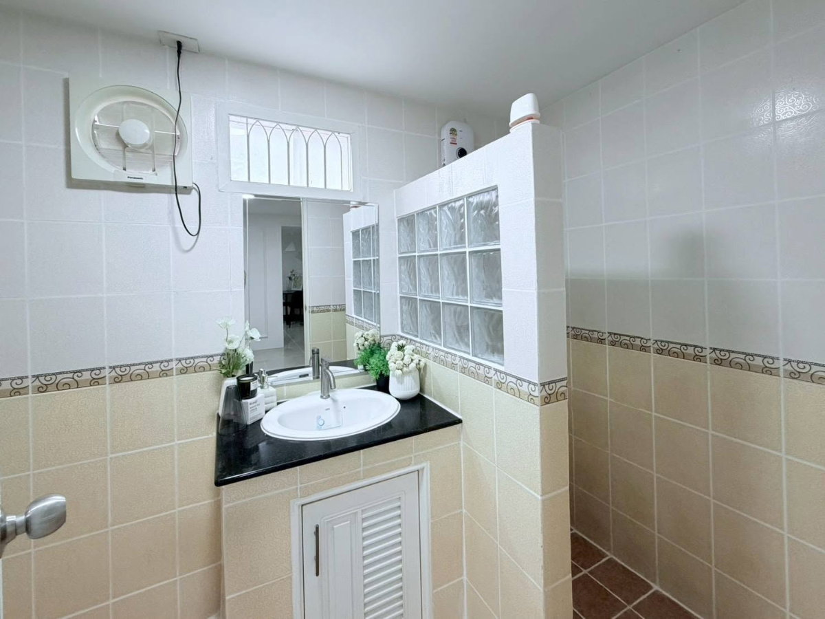 รูป ให้เช่าบ้านเดี่ยว ใจกลางห้วยขวาง 6bed ใกล้MRTห้วยขวาง เพียง 1กม. - รูปที่ 27/27