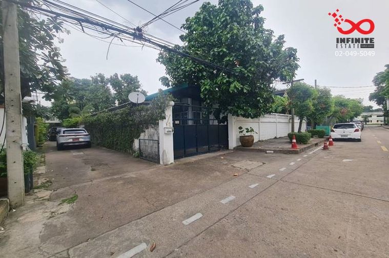 Land for sale, 82 sq wah, Dusit