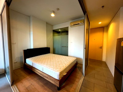 Condos for rent :  Condo for rent at Siamese Ratchakru (Phaya Thai District). High-floor unit near BTS Sanam Pao , Ari