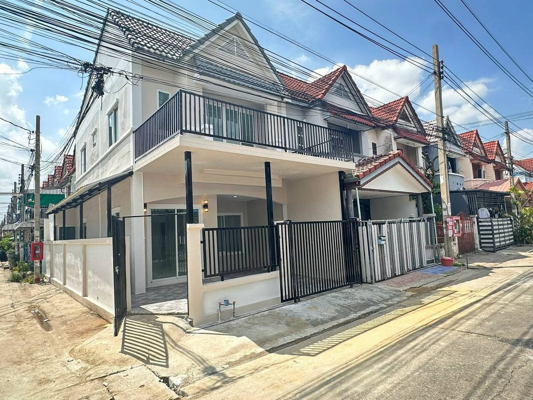 รูป ขายบ้านทาวน์เฮาส์ หมู่บ้านสวีทโฮมปาร์ค พื้นที่ 19.5 ตร.ว 3 นอน 2 น้ำ รีโนเวทพร้อมอยู่ - รูปที่ 2/19