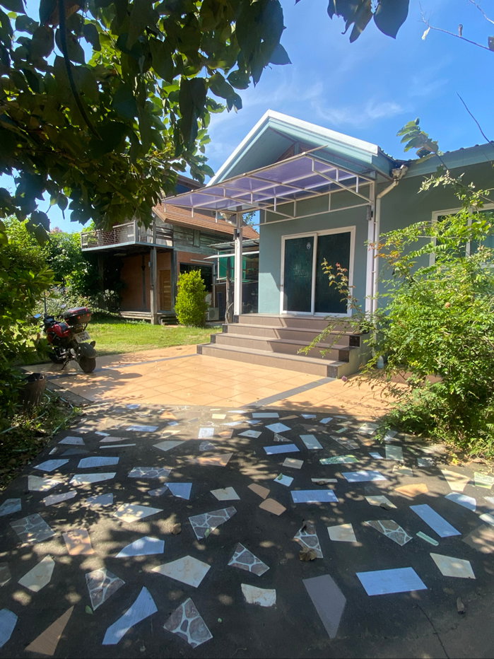 รูป ขายบ้านพร้อมที่ดิน บ้าน 2 หลัง - รูปที่ 2/9