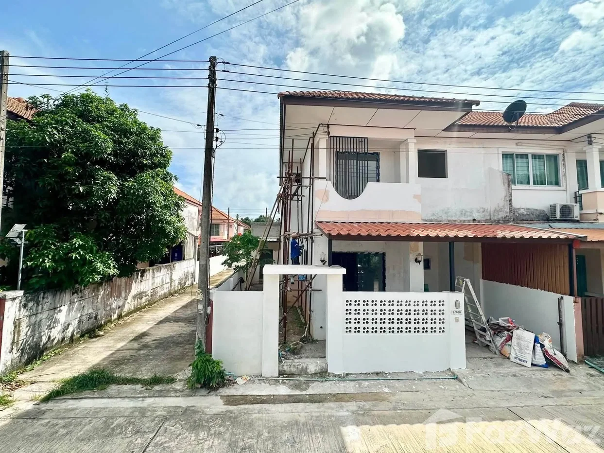 picture 🔥 Fully Renovated Corner Townhouse with Side Garden 6608315 - 1/7