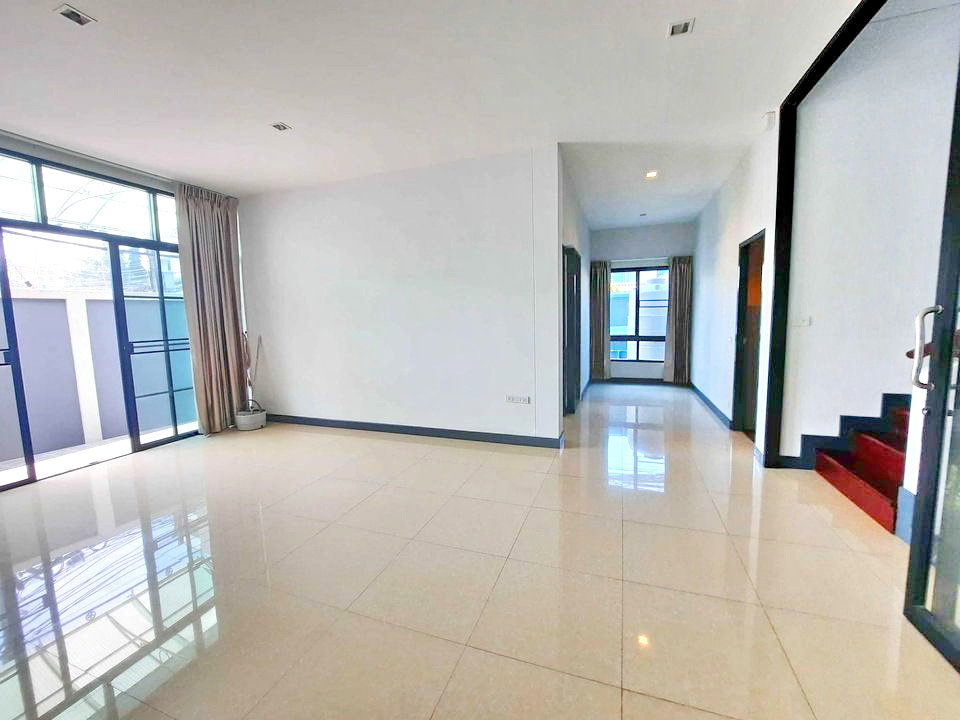 picture HK0094, Home Office for rent 5 Br, Ratchada-Sutthisan. - 17/20