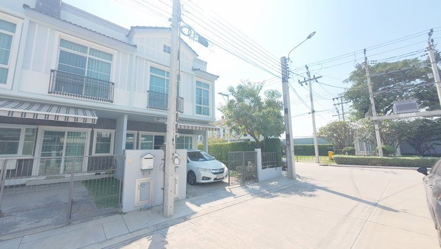 รูป บ้านหลังมุมแบบนี้... ในโครงการอินดี้ 4 เมกะบางนา มีเข้าตลาดไม่บ่อย! พร้อมเฟอร์นิเจอร์ หันหน้าทิศใต้ อยู่สบาย ซื้อแล้วเข้าอยู่ได้ทันที  - รูปที่ 2/27