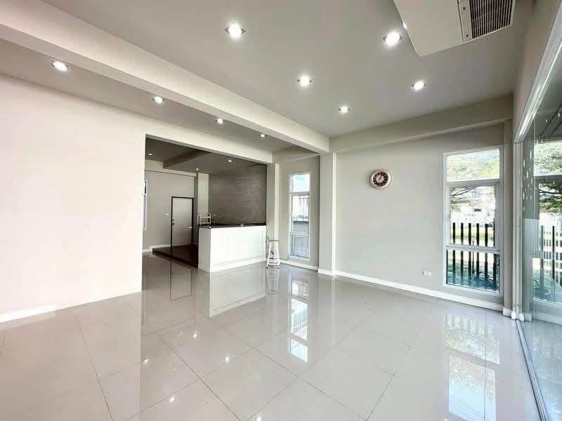 ให้เช่า Office ในโครงการ K Park   ออฟฟิศ 3 ชั้น 2 ห้องนอน 4 ห้องน้ำ