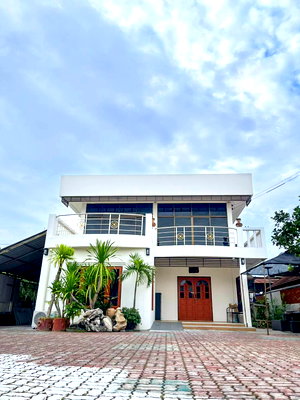เช่าบ้านเดี่ยว เชียงใหม่ : 🏡✨ ให้เช่าบ้านเดี่ยว 2 ชั้น พร้อมเรือนรับรอง 6 ห้องนอน พื้นที่กว้าง #ดอยสะเก็ด เพียง 25,000 บาท/เดือน ✨🏡  #ADK-H0454