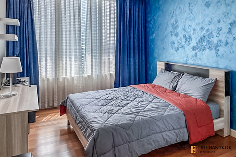 Watermark Chaophraya River  Condo in Great Location, Ready-to-move-in