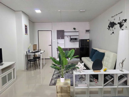 ขายคอนโด SR Complex ทำเลใจกลางเมือง พื้นที่กว้าง 38 ตร.ม. วิวสวย ฟรีโอน! T.063-6649056