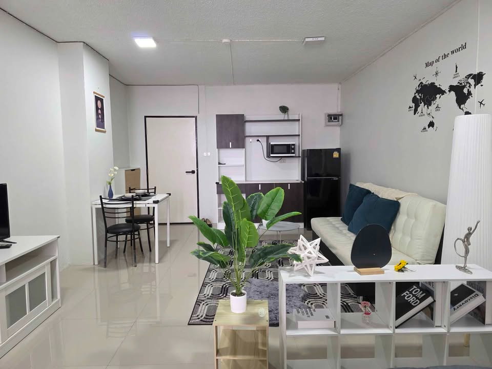 รูป ขายคอนโด SR Complex ทำเลใจกลางเมือง พื้นที่กว้าง 38 ตร.ม. วิวสวย ฟรีโอน! T.063-6649056 - รูปที่ 1/11