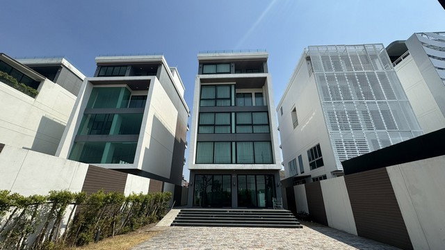 รูป โฮมออฟฟิศระดับ Luxury ทำเลหลัง Central EastVille มีลิฟท์ส่วนตัว จอดรถ 10 คัน ครบทั้งทำงานและอยู่อาศัยในหลังเดียว! - รูปที่ 1/20