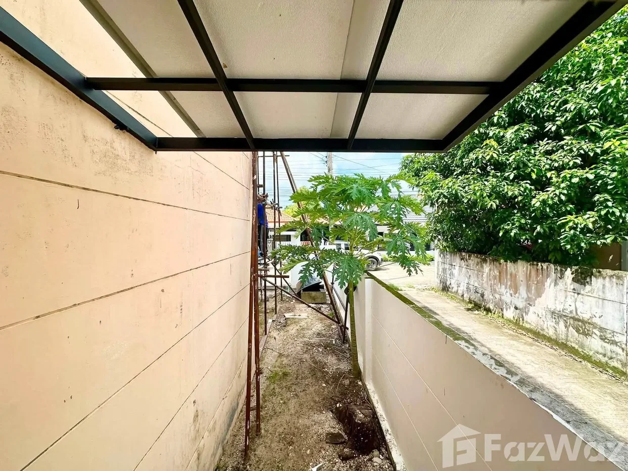 picture 🔥 Fully Renovated Corner Townhouse with Side Garden 6608315 - 7/7