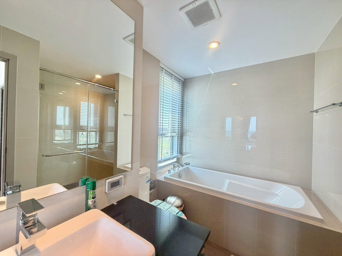 picture The Symphony: 3 bedrooms, 2 bathrooms - 21st floor, 122 sq m. Luxury beachfront condo. Beautiful unit, ready to move in. - 3/20