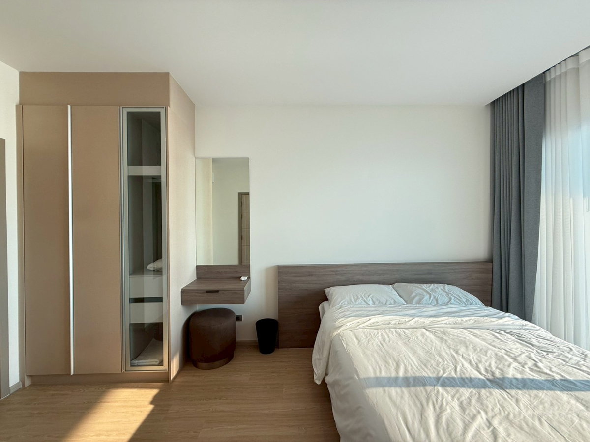 picture The Symphony: 2 bedrooms, 2 bathrooms - 17th floor, 80 sq m. Luxury beachfront condo. Beautiful unit, ready to move in. - 13/20